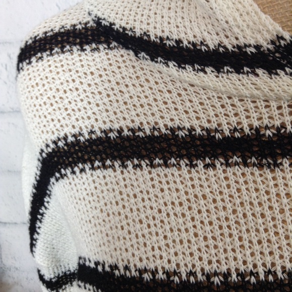 ⬇️ OPEN KNIT HOODED PULLOVER - Picture 5 of 5